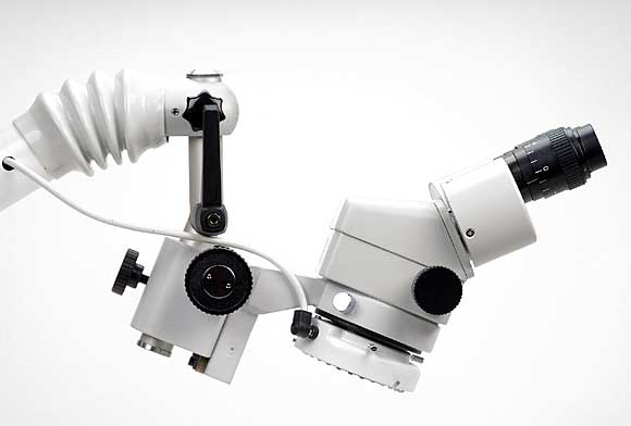 Abwinkelung für Mikroskopkopf zum Neigen der Optik